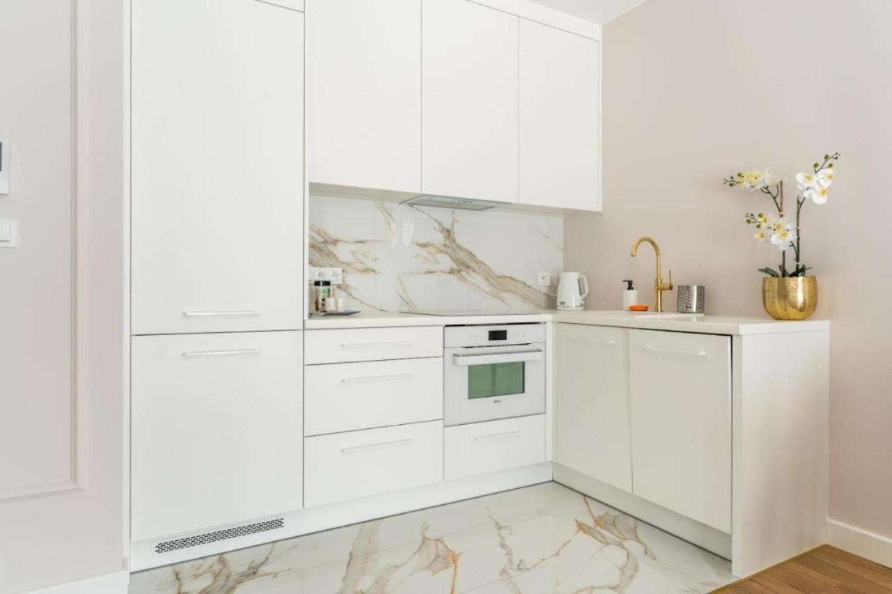 Apartament Mennica Residence - Golden Apartments - Comfortable And Stylish Varşovia Exterior foto
