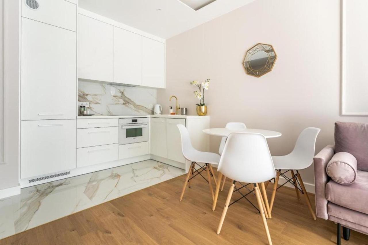 Apartament Mennica Residence - Golden Apartments - Comfortable And Stylish Varşovia Exterior foto