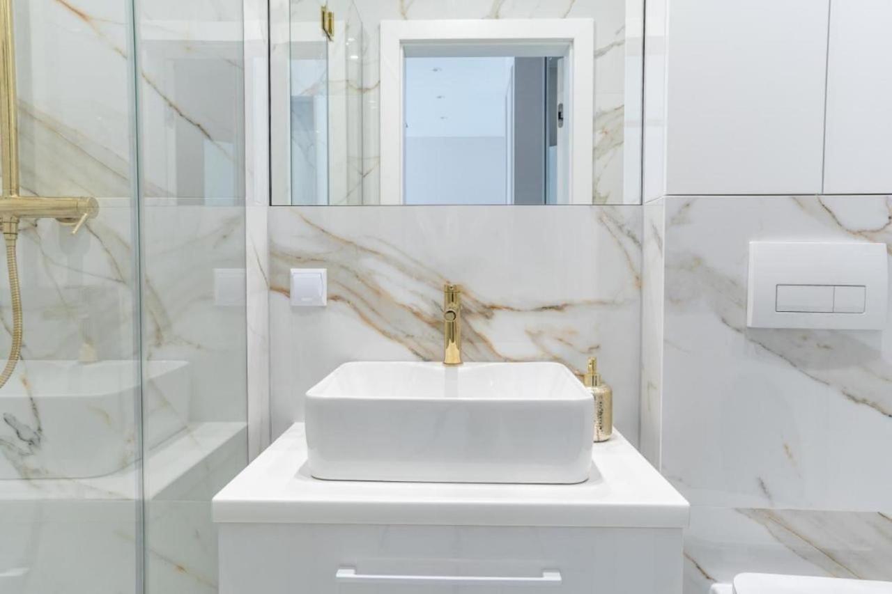 Apartament Mennica Residence - Golden Apartments - Comfortable And Stylish Varşovia Exterior foto